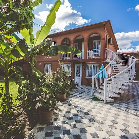Casa De Khasia Зугдиди Екстериор снимка