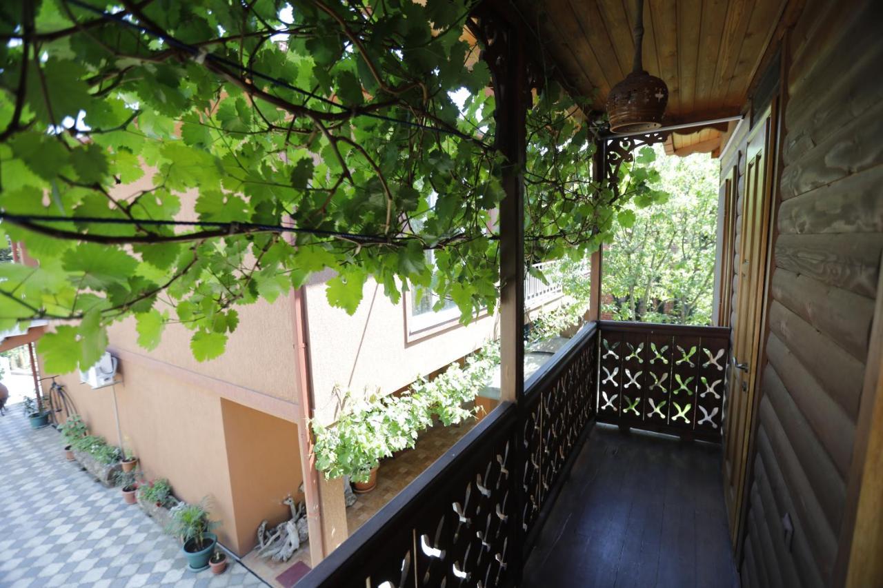 Casa De Khasia Зугдиди Екстериор снимка