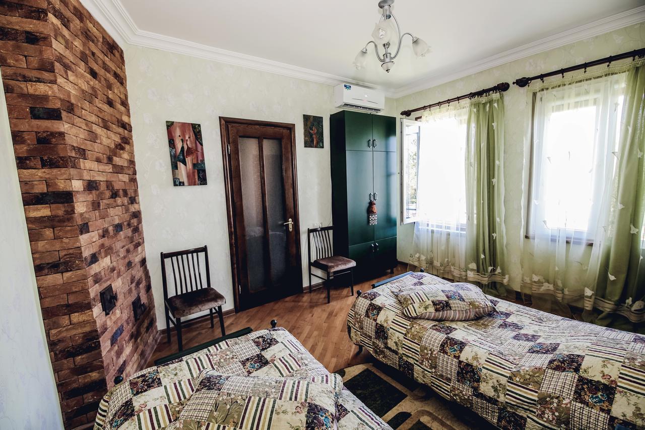 Casa De Khasia Зугдиди Екстериор снимка